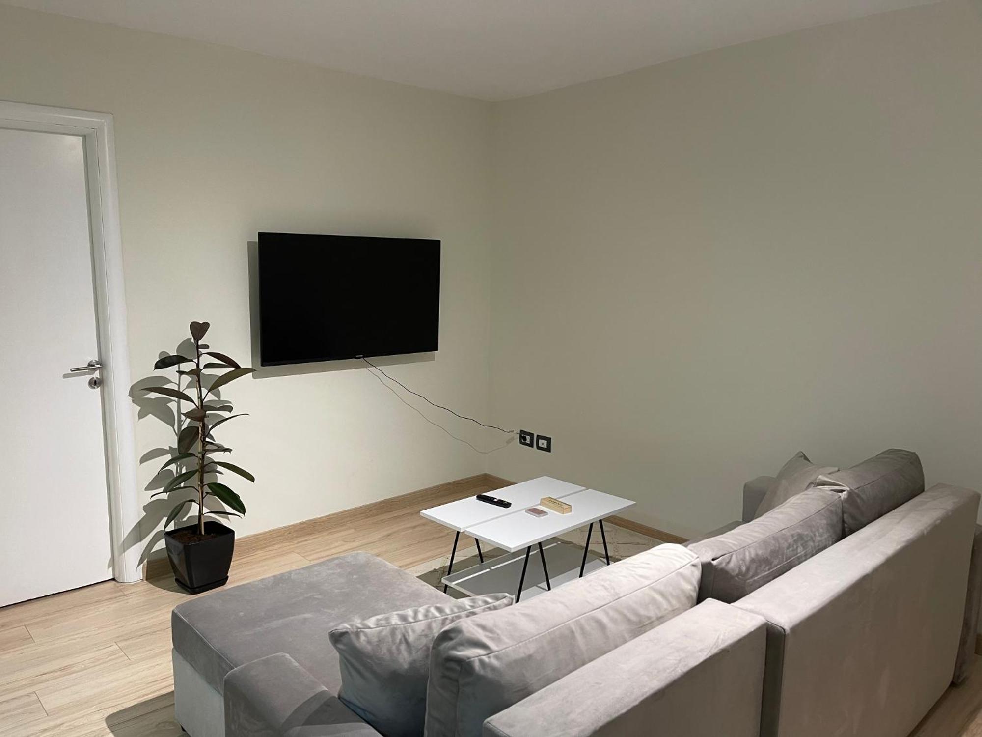 White Apartment, In The Center Of Tirana Buitenkant foto
