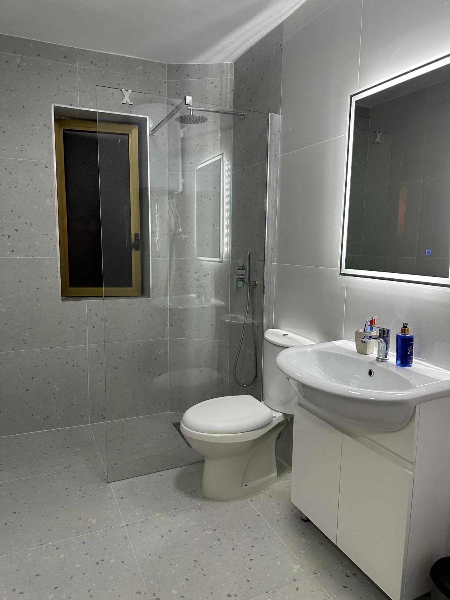 White Apartment, In The Center Of Tirana Buitenkant foto